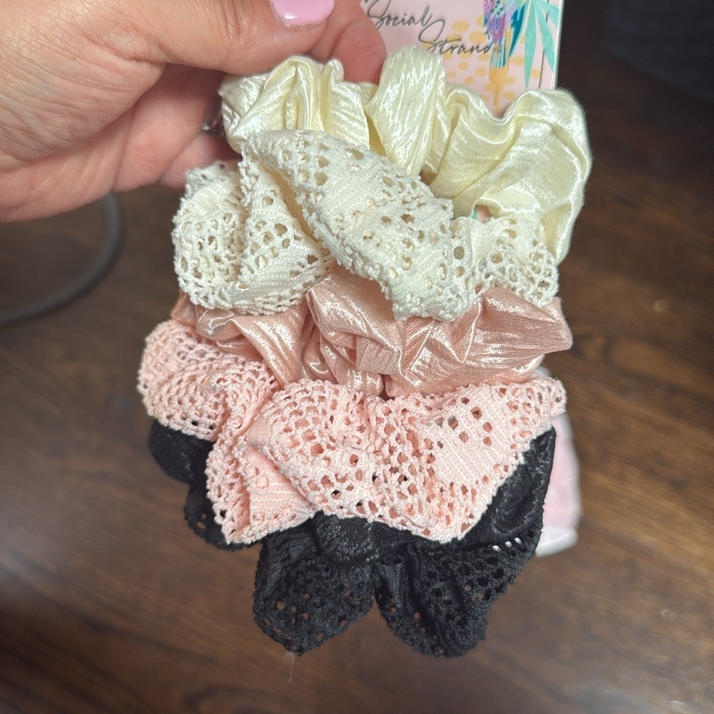 Pink cosmetic, headband and Scrunchie Set (5) - Picture 2 of 2